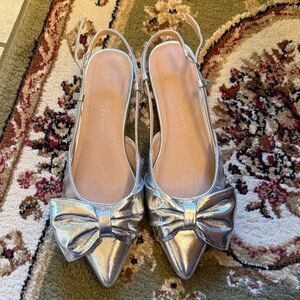 Chinese Laundry By Shelli Segal Silver Pointed Bow Slingback Flats